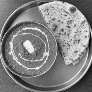 Dal makhani with 4 butter roti