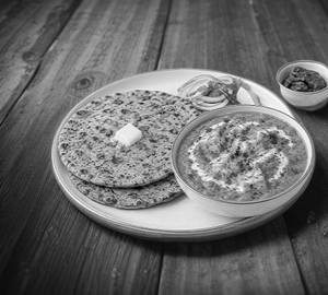 Missi Roti With Paneer Lababdar