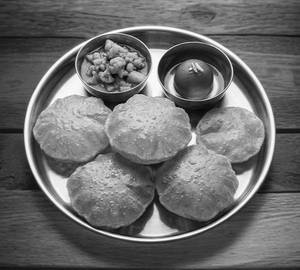 Ghee Puri, Subji & Gulab Jamun