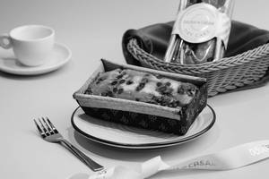 Vanilla ChocoChip Dry Cake
