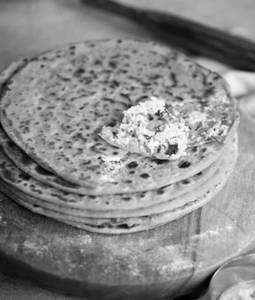 Dahi Stuffed Onion Paratha