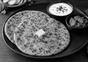 PYAZ  KA PARATHA ( 2 PIECE  ) WITH CURD OR PICKLE