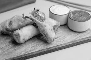 Veg Spring Rolls [8 Pieces]