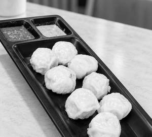 Veg Steamed Momos [8 Pieces]