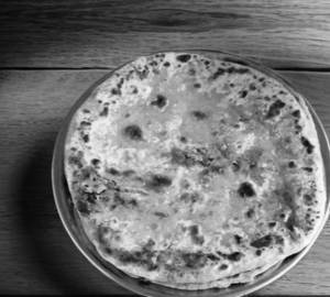 Crunchy Pyaj Ka Paratha