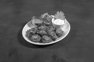 CHEESE GARLIC CHICKEN TIKKA