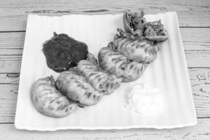 Chicken schezwan momos