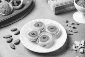 2 In 1 Strawberry Sandesh
