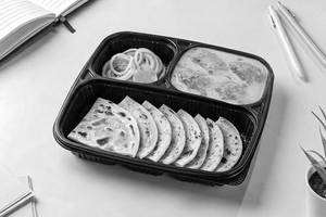 Kadhi Pakoda with Lachha Paratha Lunchbox