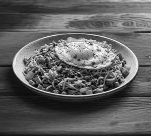 Fried Egg Masala Maggi [Serves 1]