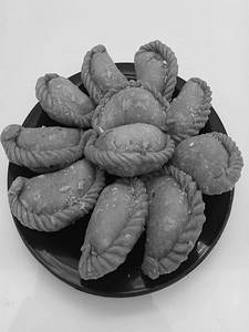 Desi Ghee Mawa Gujiya