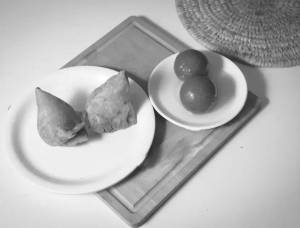 Veg Fried Samosa [2 Pieces] with Gulab Jamun[2 Pieces]