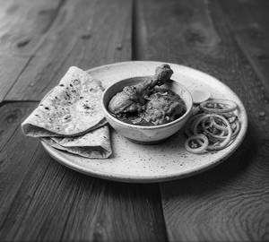 4 Tawa Roti & 2 Pc Chicken curry