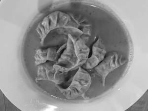 Veg schezwan momos [5 pieces]