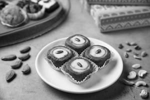 2 In 1 Chocolate Sandesh