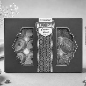 MAP Kaju Apple & Mawa Litchi 300 Gm. Box