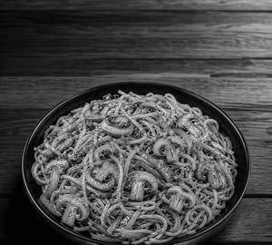Schezwan mushroom noodles