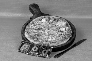 Paneer Makhani Pizza