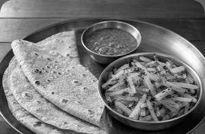 Roti 4Pc Aloo Bhujia Salad