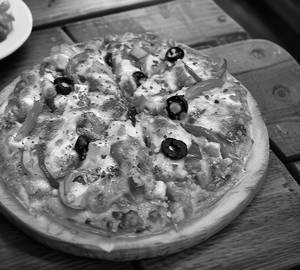 Veggie Deluxe Pizza