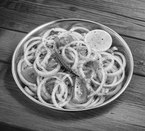 Onion salad [1 plate]