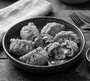 Crispy Fried Beef Cheese Momos (6 Pcs).