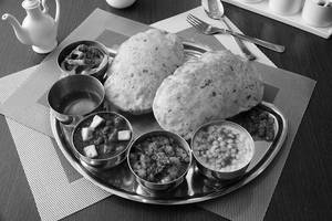 Alfanzo Spl. Chola Bhatura Platter