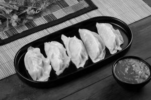Chicken Steamed Momos [8 Pieces]