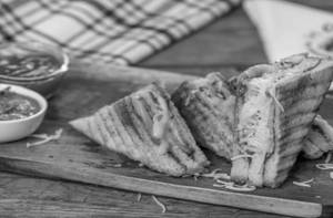 Veg Chutney Cheese Toast - (3 Slices)