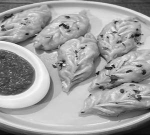 CHICKEN MOMOS 