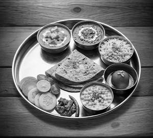 Special Veg Thali With Paneer Dal And Gulab Jamun [Serves 2]