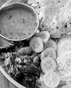 Phulka With Dal Tadka