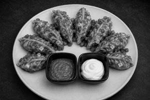 Paneer Chilly Momos (8 Pieces)