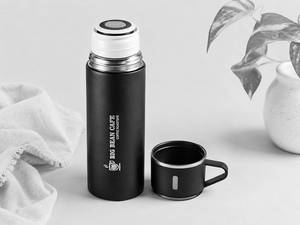 Vacuum Flask With Mugs