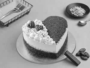 Red Velvet Cream Cheese Cake Heart Shape (~500 Gm)