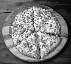 Rosemary mushroom pizza