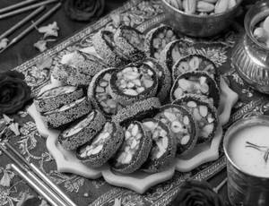 Anjeer Roll