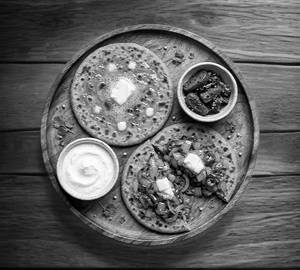 Onion Stuffed Paratha (1 Pcs) With Butter & Pickle
