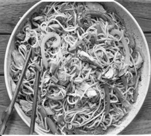 Hakka noodles pork