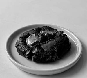 Dark Chocolate With Milk Chocolate Chunks Cookie [1 Piece, 80 G]