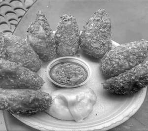Paneer Cheese Corn Kurkure Momos [8 Pcs]