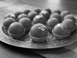 Dry fruit Gulab Jamun (1 Pc)