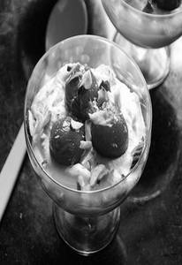 Gulab Jamun With Ice Cream