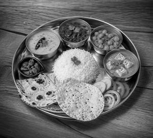 Special Paneer Dal Makhani Thali