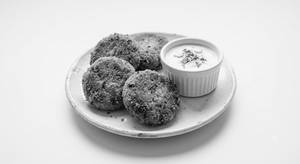 Crispy Cutlet Tikki With Cheese Dip (2 Pcs)