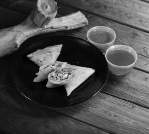 Paneer Chilli Samosa [2 Pieces]