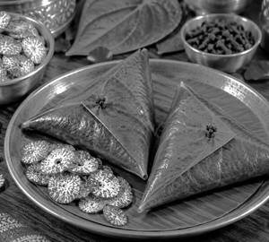 Meenakshi Supari Sweet Paan (Contains Supari, Lime Paste) [2 Pcs]