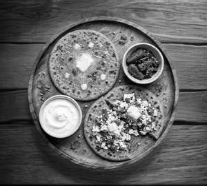 Paneer Paratha [1 Pc] With Butter & Pickle