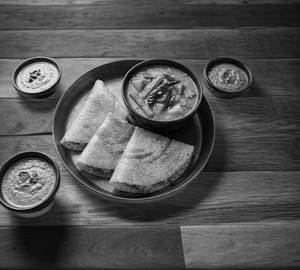 Plain Dosa [3 Pcs] With sambar, Tomato and coriander Chutney