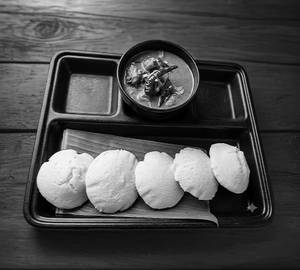Idli with Chicken Curry